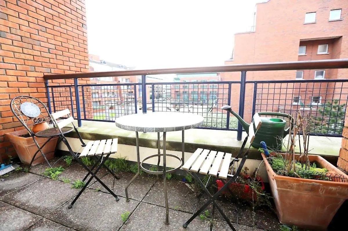 Modern Two Bed Apartment With Parking Dublino