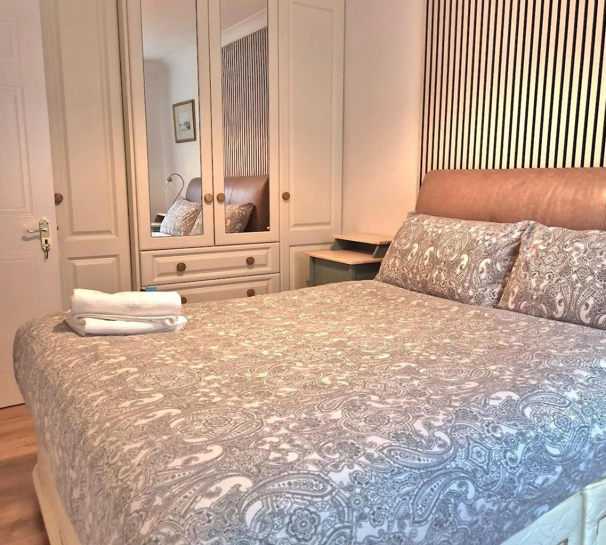 Modern Two Bed Apartment With Parking Dublino