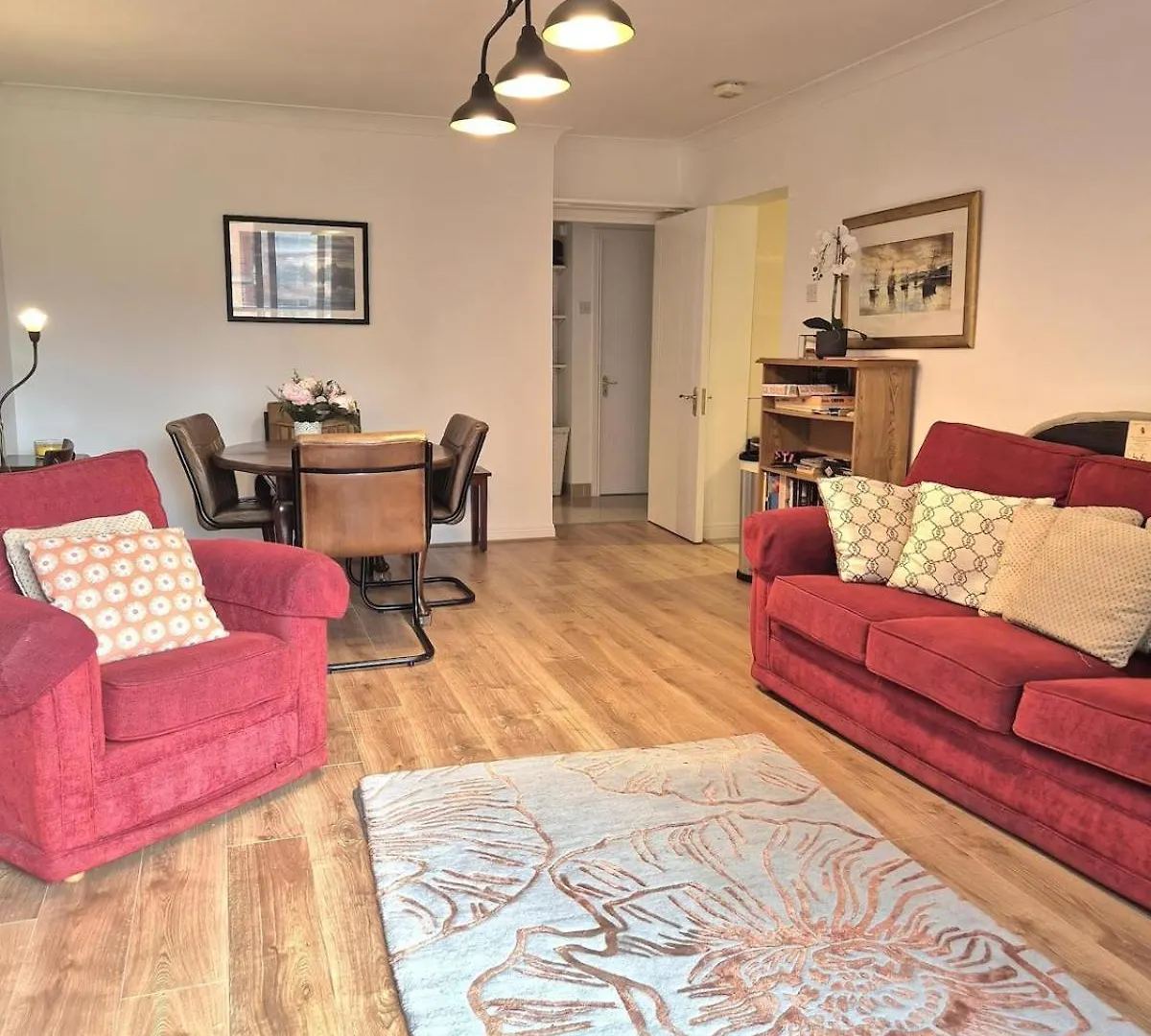 Modern Two Bed Apartment With Parking Dublino